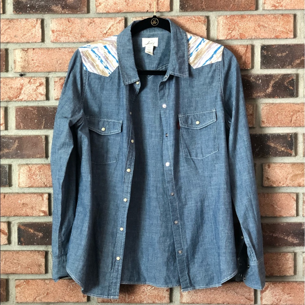 Levi’s Button Down Shirt